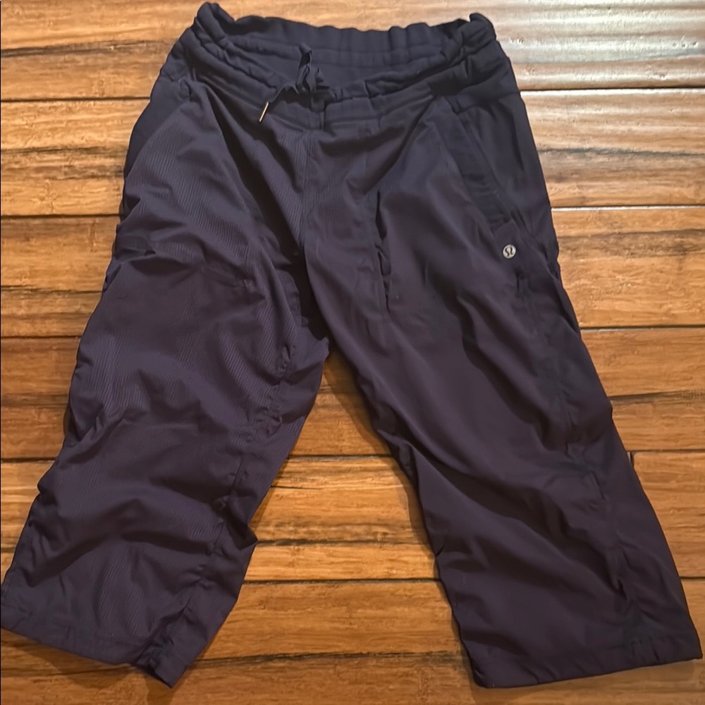 lululemon athletica Women’s Navy Dance Studio Capris Size 8